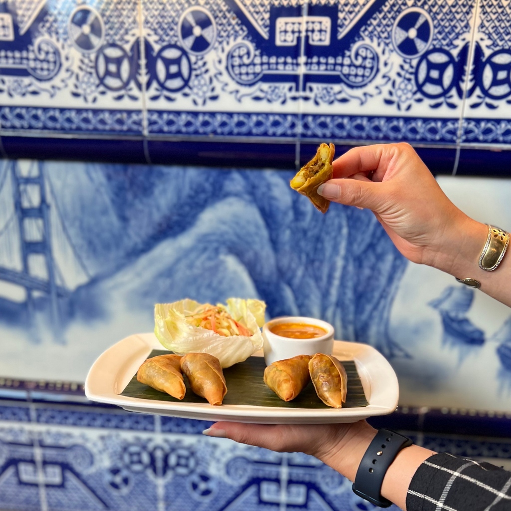 blacksheepeat's tweet image. POV you get a midday craving for @chinalivesf's Black Sheep Lamb Samosas... Swipe to see what the hype is all about! 🤤⁠
⁠
#BlackSheepFoods #FlavorFreedom