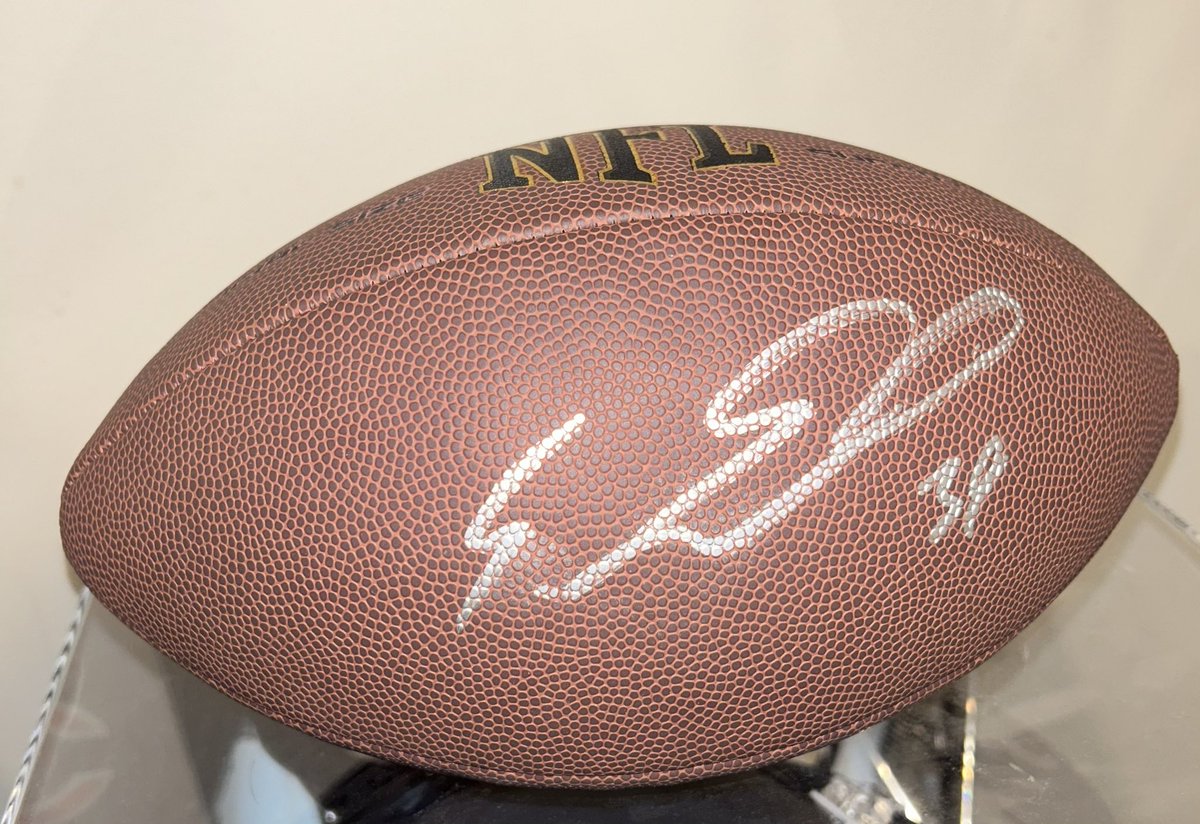 DrunkRyanPoles's tweet photo. GIVEAWAY: In honor of training camp starting for #DaBears , I will be giving this Eddie Jackson signed football to ONE person who RTs &amp; replies to this tweet. 
————————————————-
MUST BE FOLLOWING. Winner tweeted out Friday 07/28 at 11am CT 
🐻⬇️ #NFL #Bears #Chicago #TrainingCamp https://t.co/LEp7MvbLTg