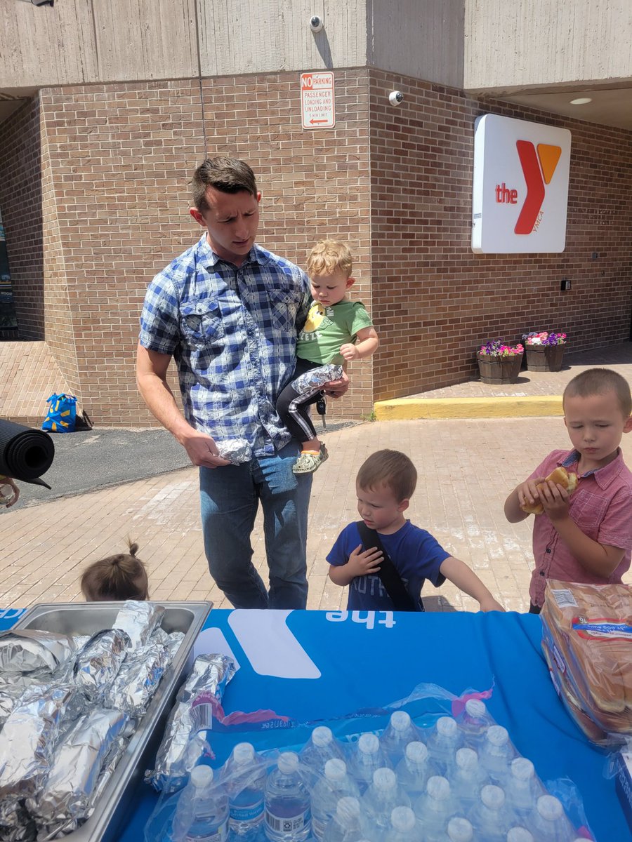 ppymca's tweet photo. Today was a beautiful day for a Membership Appreciation lunch at the Downtown YMCA! ☀️ We 💛 our amazing members! #ymca #ppymca https://t.co/X4axL6sprl