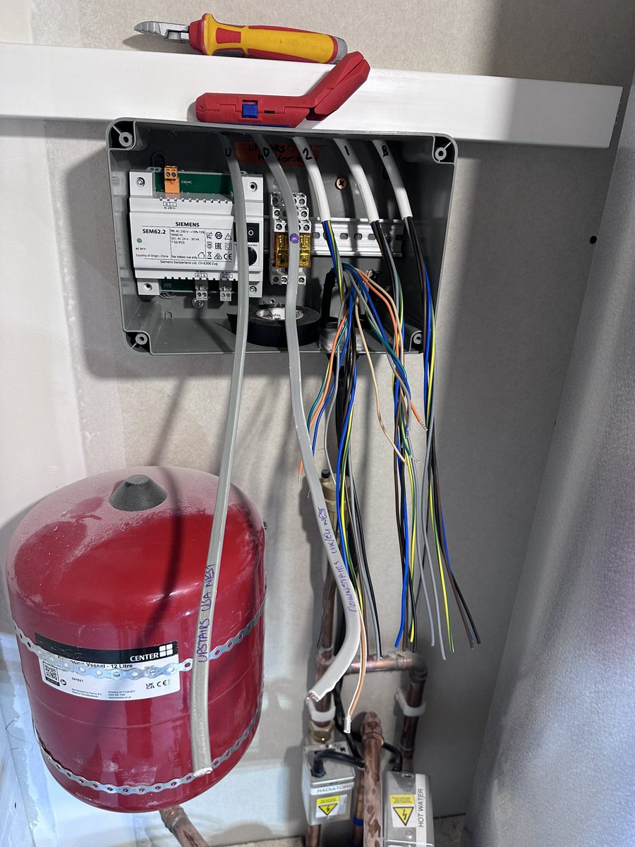Job in progress #newtonmearns 4x UFH zone with hot water schedule smart google nest thermostat controls alongside a North America multi sensing thermostat for upstairs &amp; rooms 🏴󠁧󠁢󠁳󠁣󠁴󠁿😍