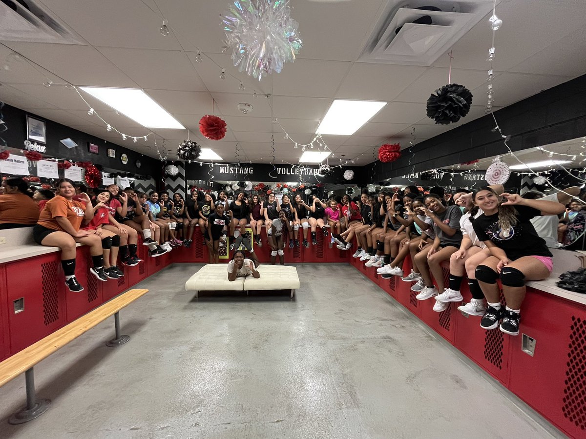 creekviewvolley's tweet photo. Had a great first day of camp with our incoming 6th through 9th graders! We love our future mustangs! ❤️🖤 @PutterRenee @castillo_ac @CreekviewLeads @SulakCFB @CFBISD https://t.co/xXqJ4jX44E