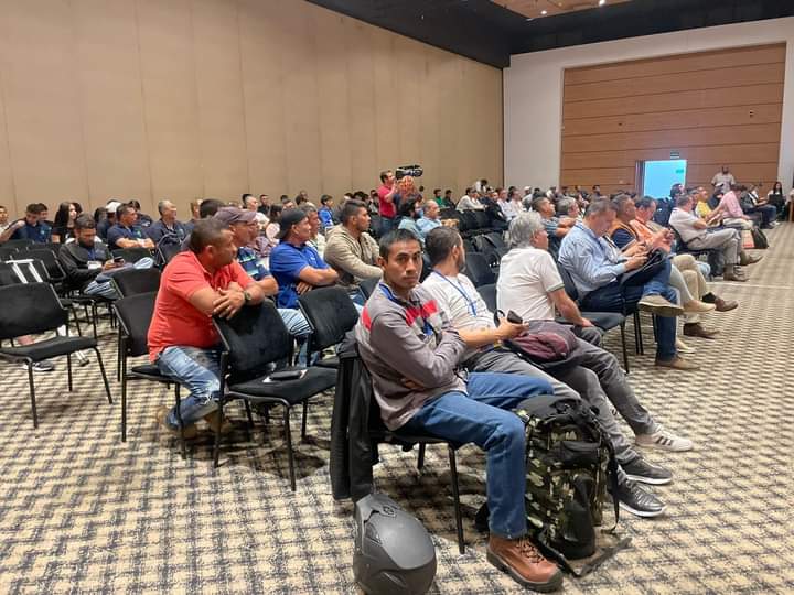 SENAQuindio's tweet photo. Nos encontramos en el segundo día del II Congreso Nacional de Técnicos, Tecnólogos y Maestros de Obra que tiene como objetivo apoyar el crecimiento profesional de cada uno los colaboradores del sector constructor. https://t.co/rNkACu4MEa