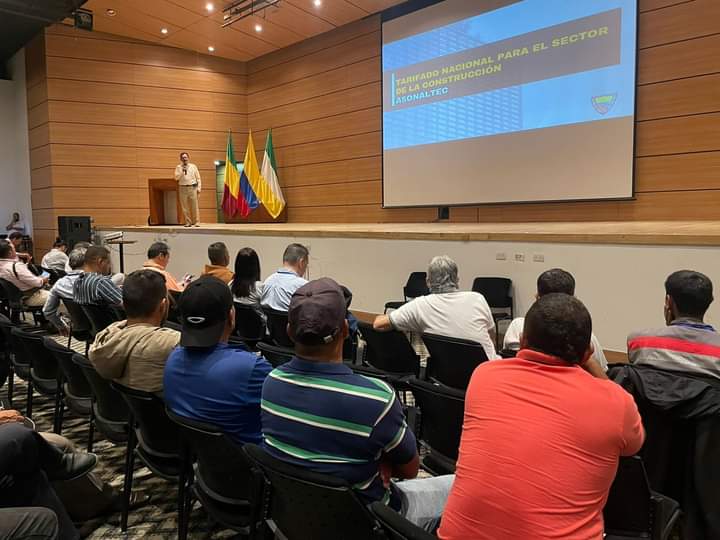 SENAQuindio's tweet photo. Nos encontramos en el segundo día del II Congreso Nacional de Técnicos, Tecnólogos y Maestros de Obra que tiene como objetivo apoyar el crecimiento profesional de cada uno los colaboradores del sector constructor. https://t.co/rNkACu4MEa