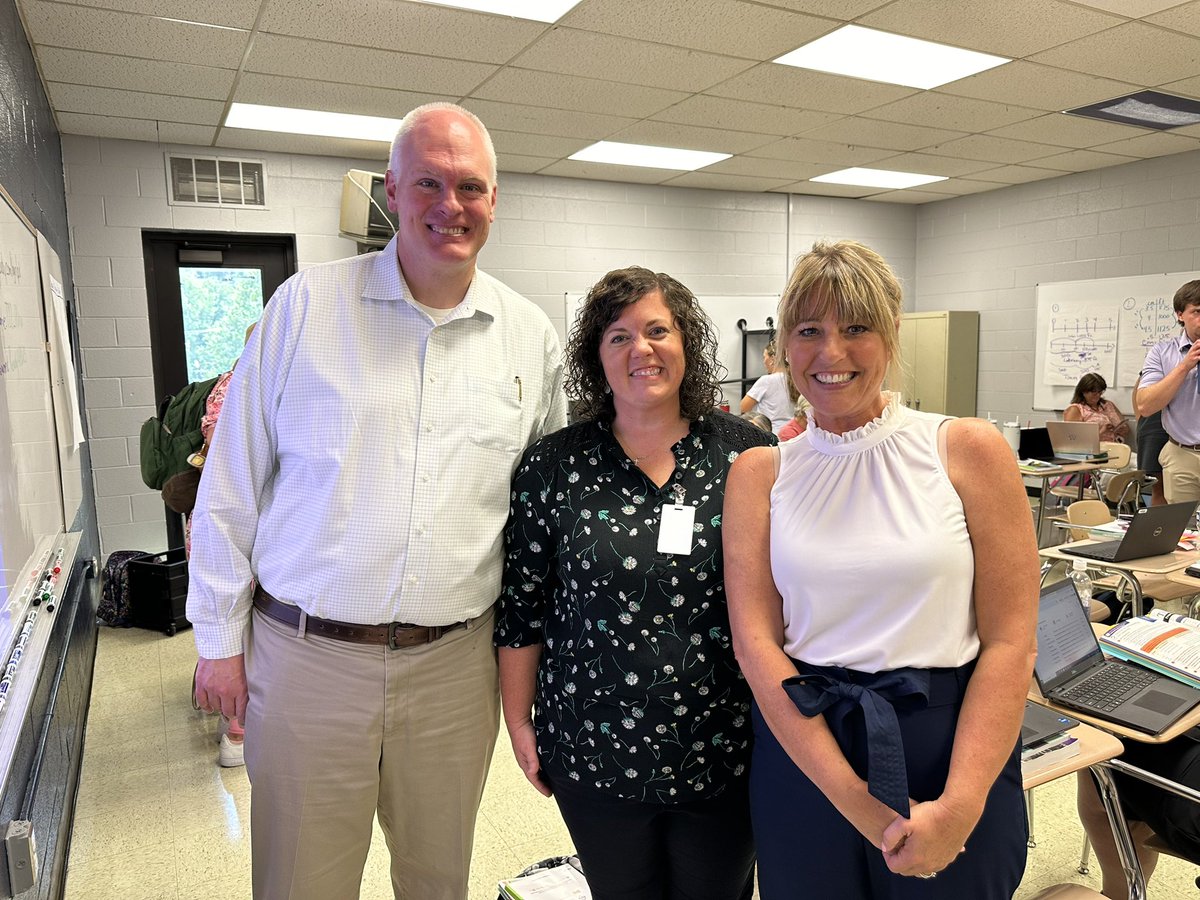 scottlangford72's tweet photo. Anna Connor did a great job jumping in today to lead our HS math training! I’m excited to see the great work our HS math teachers are doing! #SumnerAchieves @skinner_frankie @causey_chris @KarenMedana https://t.co/MKPaiAxv9e