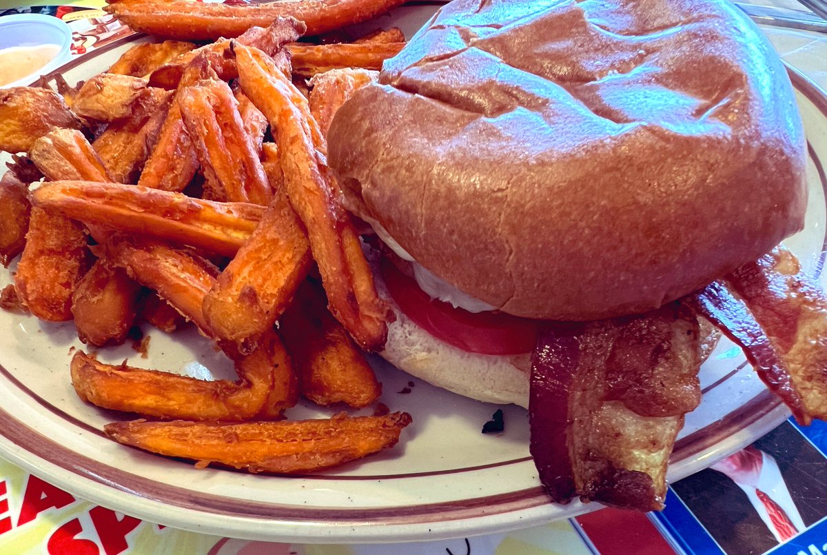 Went to an oldies cafe for lunch with my best buddy today… and had the Falcon Chicken Sandwich, salad and sweet potato fries. 😎 
#BackInTime #Oldies 🎶 #LunchBoxOldies #Elvis🕺 #TheFoodAmigos 🍽️