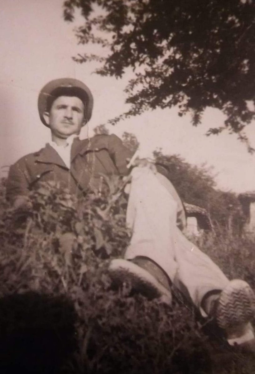 Bu adam benim babam,Ormancı Bahri,ormana girdiğinde öten kuşlar susar ağaç kesen köylüler kaçarmış adımını attığında,şimdi ki durum içler acısı, köylüler devletinden ağaçları korumaya çalışıyor😡