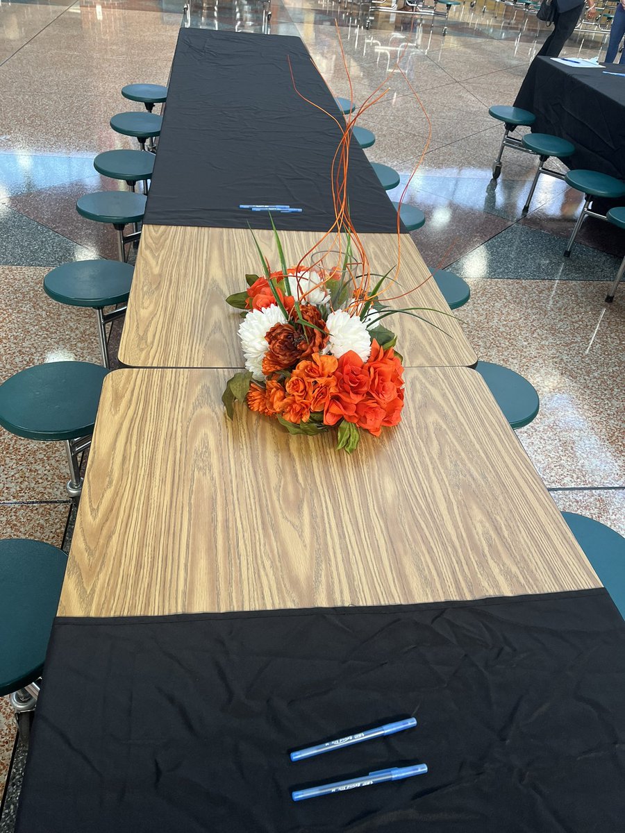 YvetteChristi16's tweet image. @SMS_HCS Teachers’ first day back and I AM SMILING!!! We ARE  the 👁️ of the 🐅! Focused…Fearless…Formidable! #WinningForKids #SoWhatNowWhat #OrgulloDeTigre #TigerPride