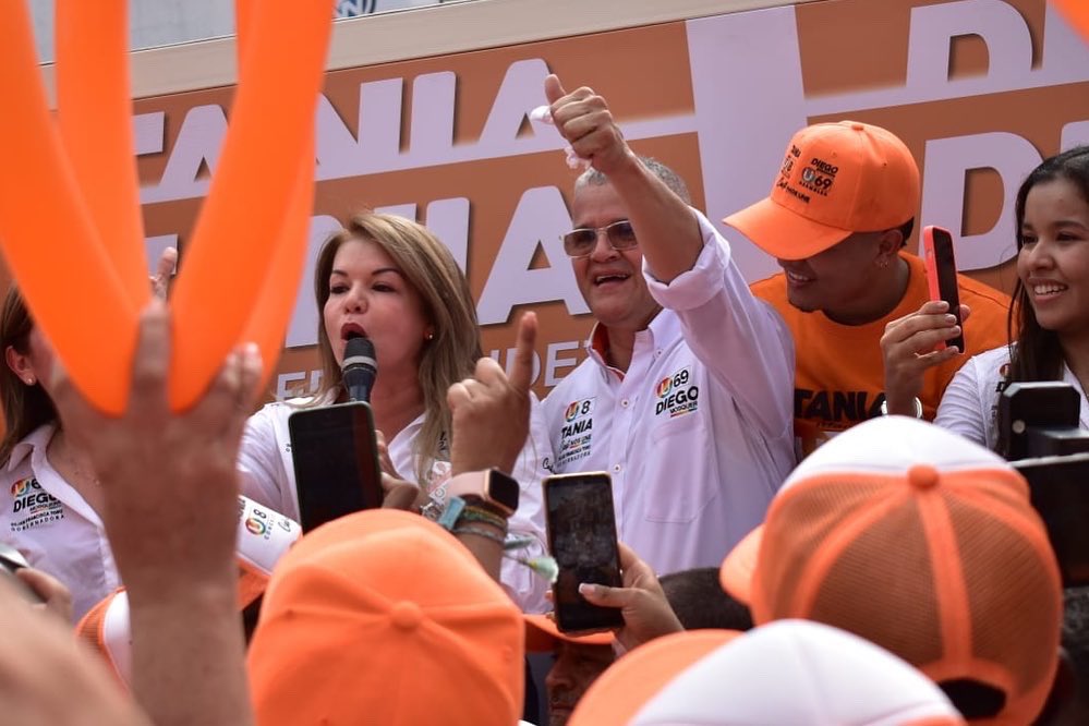 diegomosqueramo's tweet photo. ¡Con el apoyo de ustedes lo vamos a lograr!🙏🏼 Inscribimos nuestra candidatura a la Asamblea Departamental del #ValleDelCauca. Iniciamos este recorrido para seguir aportando al desarrollo y transformación de nuestro departamento🧡. https://t.co/KYj3XSrTqi