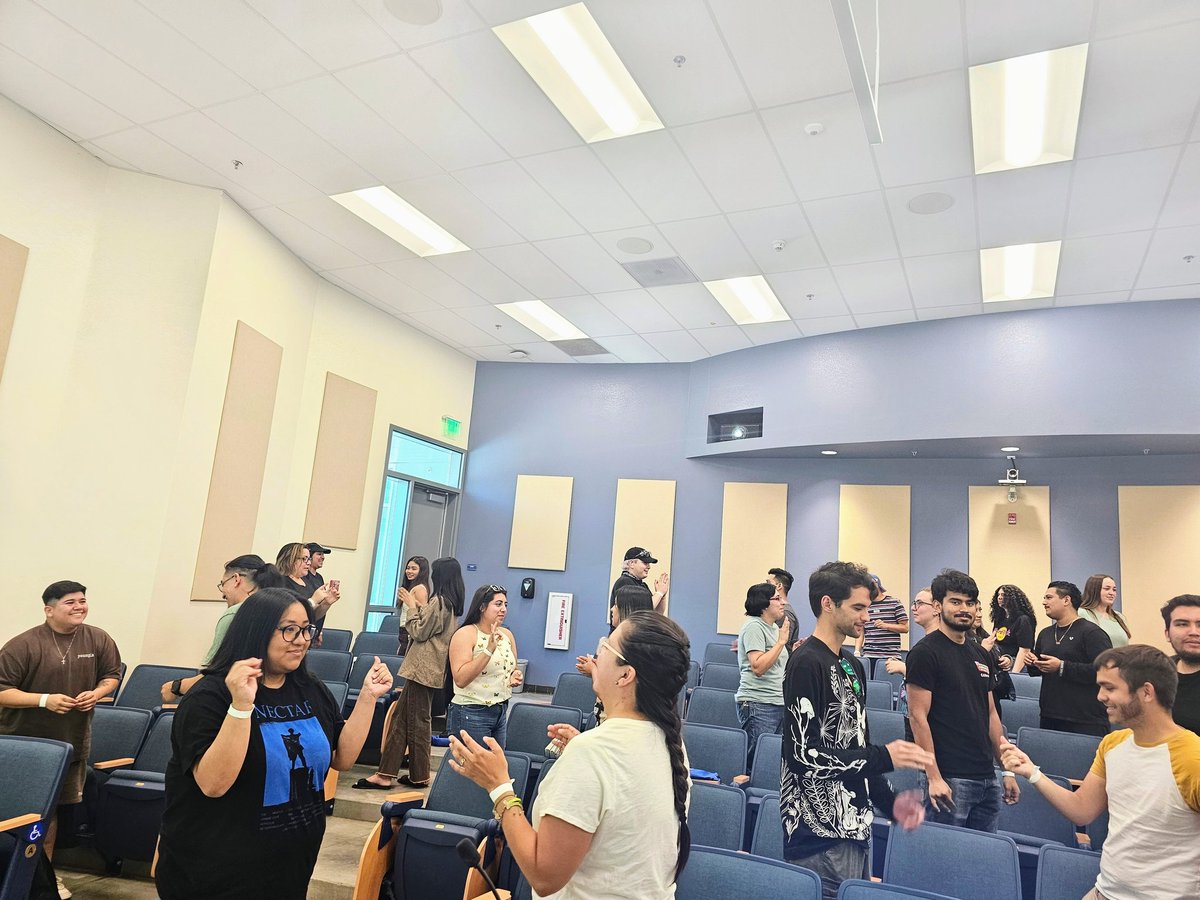 csubcece's tweet photo. An exciting day welcoming our #CSUB Transfer Students!
🥇‘Runner Rundown: Career Connection Sessions & Resource Fair
🗓Wednesday, 7.26.23
📍CSUB SRC-Gym
#RowdySaidYes #RunnerPride #CSUBOrientations https://t.co/6zz5f2o3kP