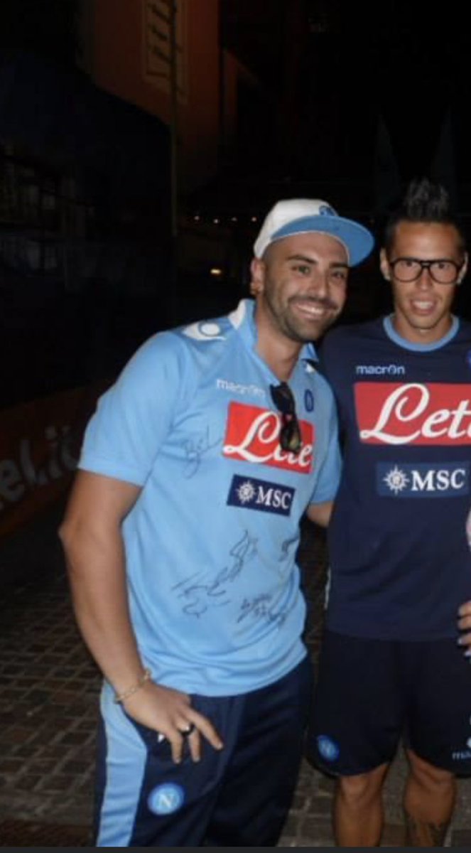 VINCENZOMARRA2's tweet photo. Tanti auguri di buon compleanno Mio Capitano!!!
#marekiaro
#sscnapoli 
#capitano https://t.co/YVL5REOgdE