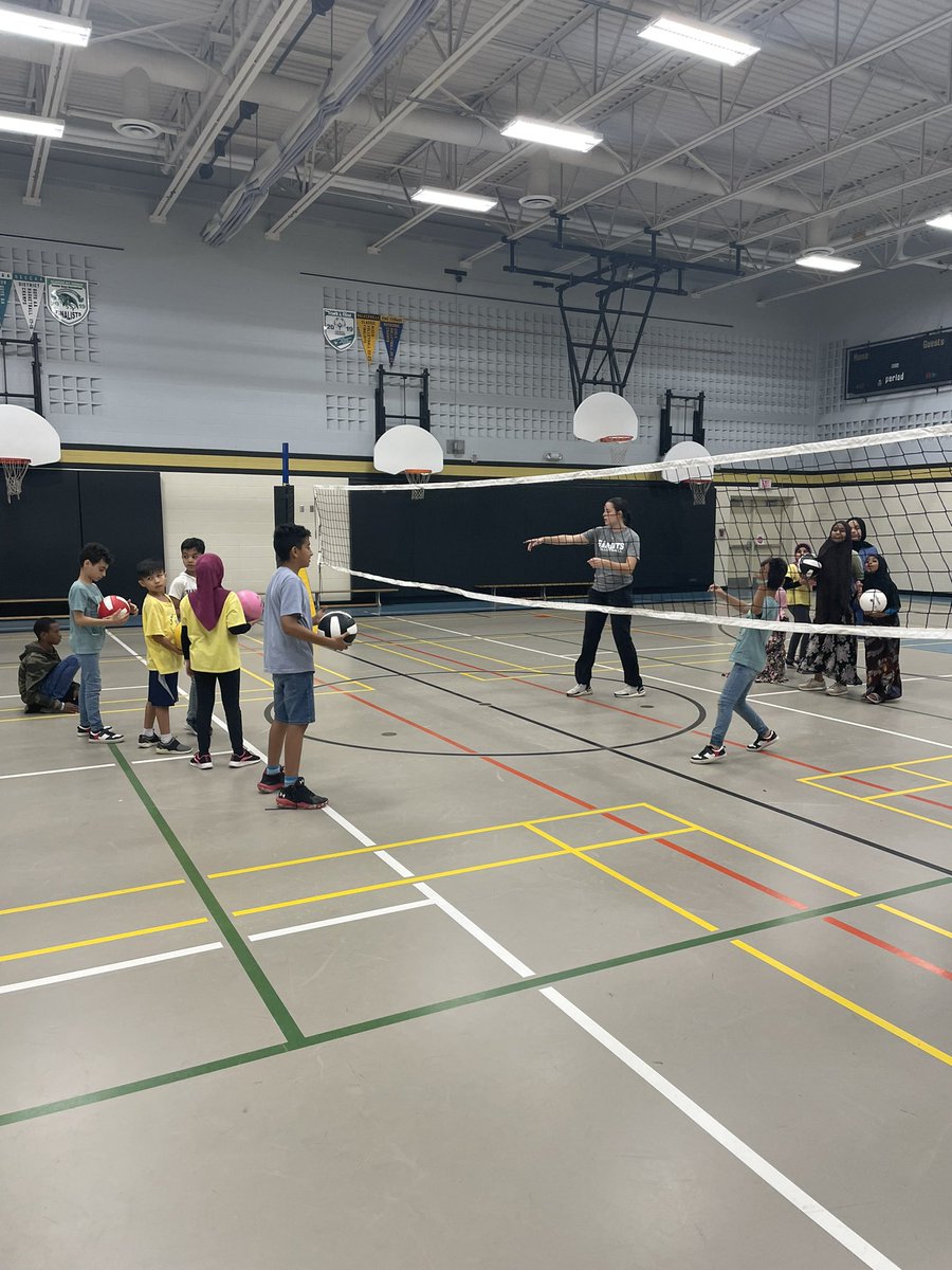 MsBabic's tweet photo. Worked on our volleyball skills today! After Gabi showed us how to volley, pass, and serve, we played a fun game of dead fish 🏐
#CampLingo
#GECDSBSLP2023
@MsBaic @gecdsbpro @BegleySLP2023 #GECDSBSLP2023 https://t.co/WOo3SgYxuM