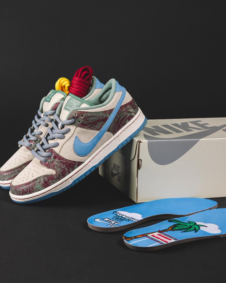 JustFreshKicks's tweet photo. New photos of the Crenshaw Skate Club x Nike SB Dunk Low 🏝️ https://t.co/EWLeIenSZ4 https://t.co/hYpX9CRH98