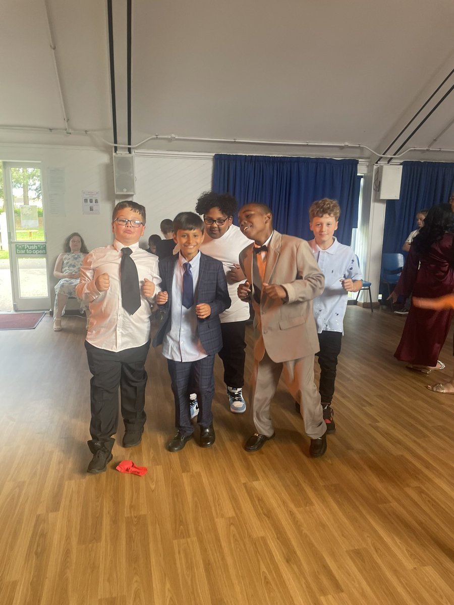 GrampianPrimary's tweet photo. Our Class of 2023 partied hard 🪩🕺🏻💃🏼 #prom https://t.co/qSbuN9gB0U