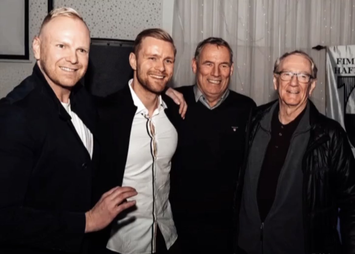 Jón Páll Pálmason (@jonpall_) on Twitter photo <a href="/gaupinn/">Guðjón Guðmundsson</a> þetta er alveg hreint ótrúleg mynd. 4 af 5 bestu leikmenn í sögu lýðveldisins á sömu mynd og sá fimmti, Gísli Þorgeir, tók myndina því hann er sá yngsti! Þetta eru auðvitað gargandi snilld. #Risar <a href="/gaupinn/">Guðjón Guðmundsson</a> þetta er alveg hreint ótrúleg mynd. 4 af 5 bestu leikmenn í sögu lýðveldisins á sömu mynd og sá fimmti, Gísli Þorgeir, tók myndina því hann er sá yngsti! Þetta eru auðvitað gargandi snilld. #Risar