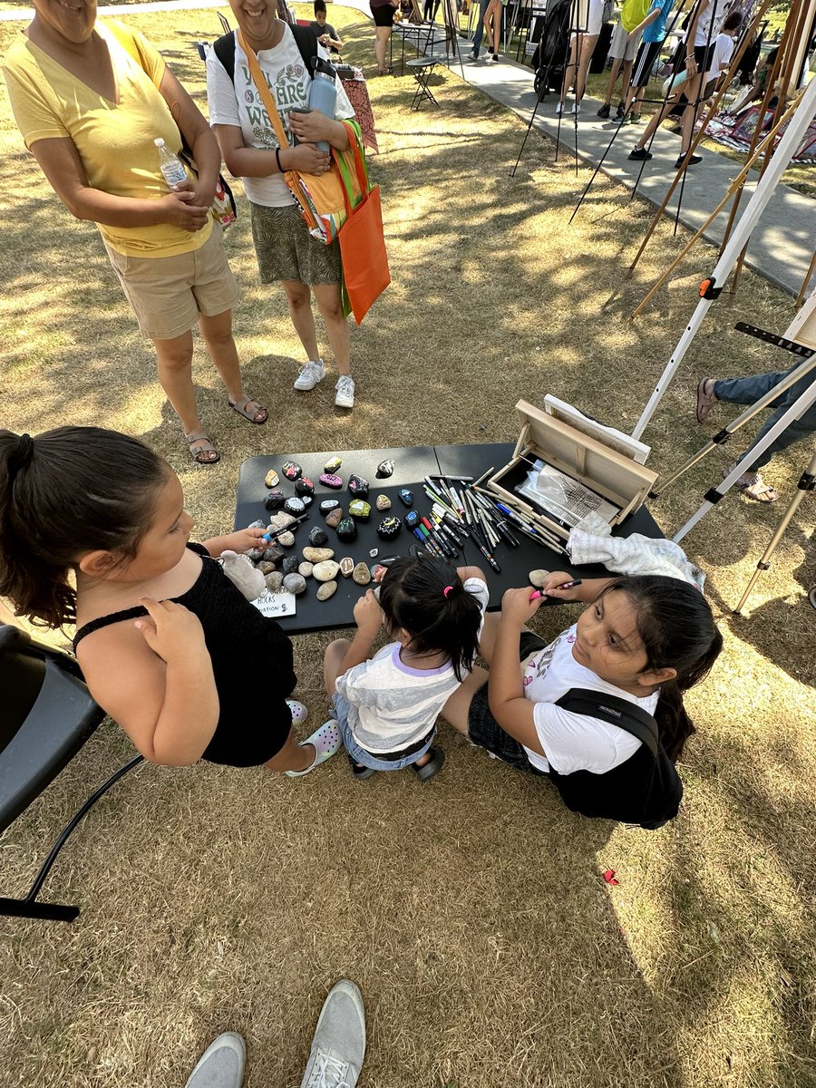 Great time this past Saturday showing / selling my #artwork Also buying some from some very talented young artists!!! #eastLA #LosAngeles #losangelesartists #LVA #luisvenegasart #mercado #creative #art #painting #painter #farmersmarket #localart #art #artistsontwitter #arte