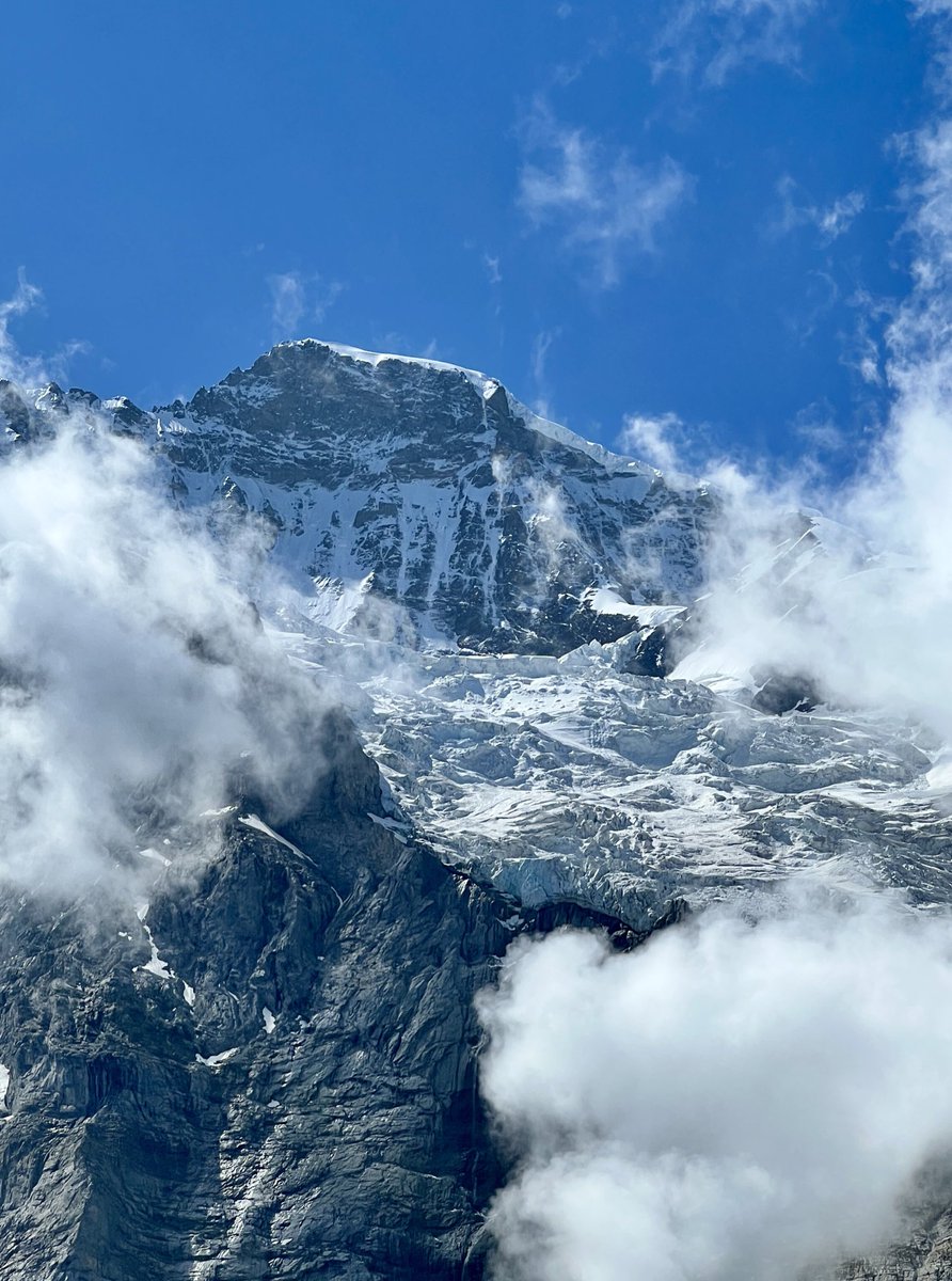 RealAbuzar_'s tweet photo. 📍Jungfraujoch, Top of Europe 🏔️🇨🇭 https://t.co/1QaHUBwxbU