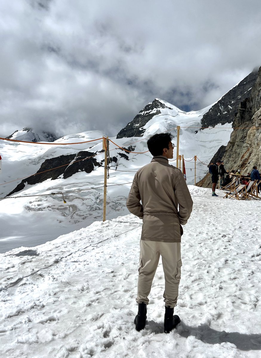 RealAbuzar_'s tweet photo. 📍Jungfraujoch, Top of Europe 🏔️🇨🇭 https://t.co/1QaHUBwxbU