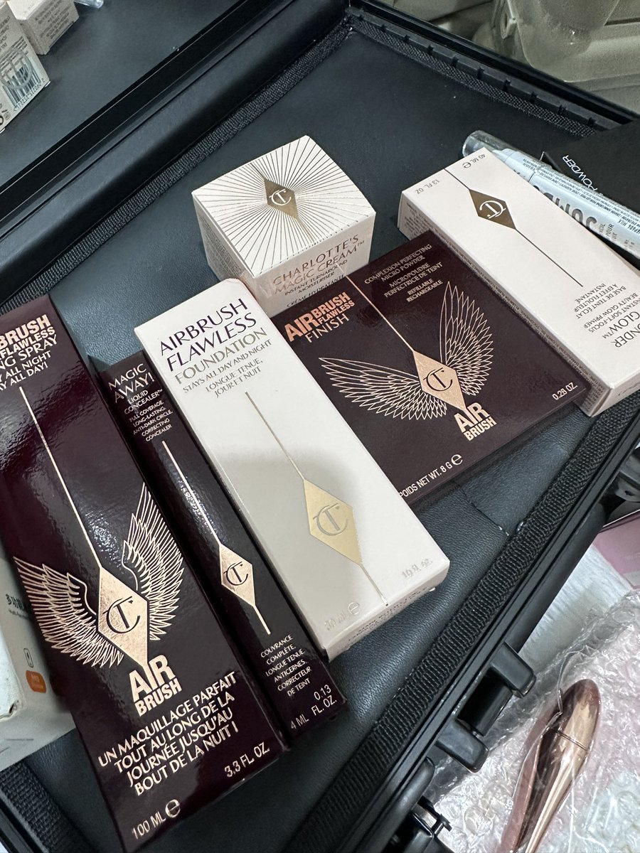 itsdanicxz's tweet image. Upgrading my makeup and restock my cosplay essentials. #StepByStepProcess💗