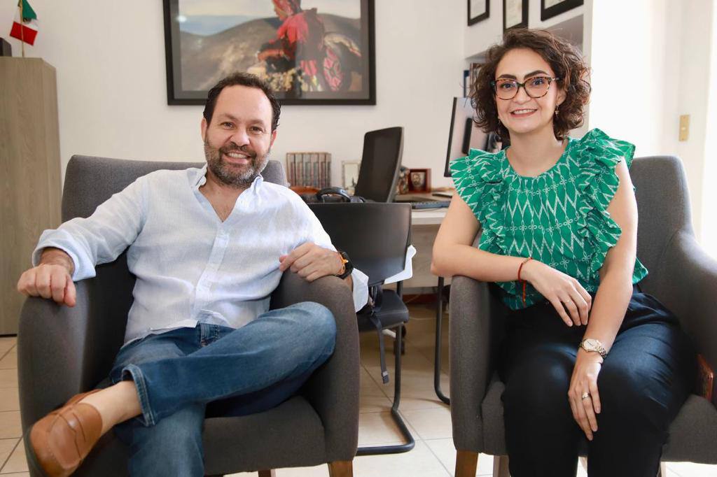 abcasillasg's tweet photo. Este martes visité a mi amigo @ClementeCH, me dio gusto verlo fuerte y mejorado. Pudimos platicar de diversos temas relacionados al estado de Jalisco. 
Me alegra que estés de regreso para seguir trabajando por las y los jaliscienses. https://t.co/wyOKlea1T1