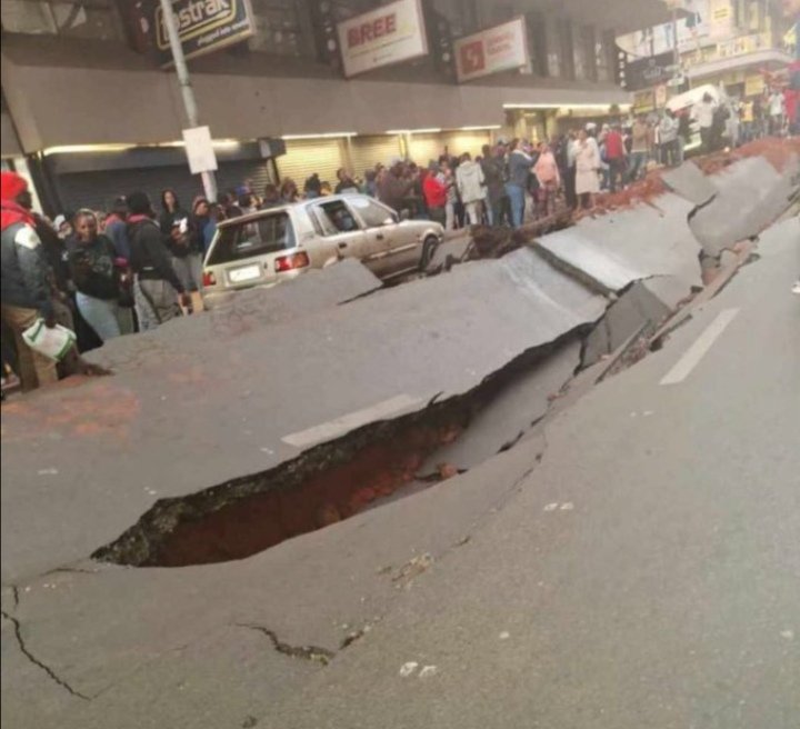 AfrosoleSA's tweet photo. JHB CPD we're not safe😔 https://t.co/Z2SFhDfErz