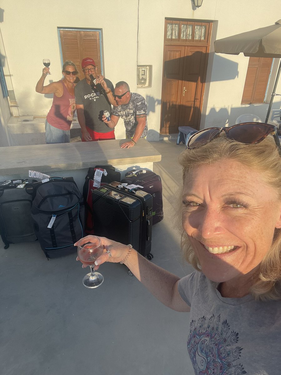 Thank you <a href="/AmericanAir/">americanair</a> for FINALLY getting our bags delivered! It was 4 long days but we appreciate you making it happen! #vacationsaved