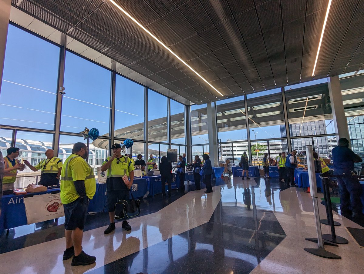 AOSafetyUAL's tweet image. We have O&apos;Hare above-the-wing #safetyfair going today at terminal 2! If you have a minute, come check us out! There are giveaways, #WhyIWorkSafe badges, music, popcorn 🍿 and a mini golf station?! @OrdSafetyUnited  #nosmallrolesinsafety