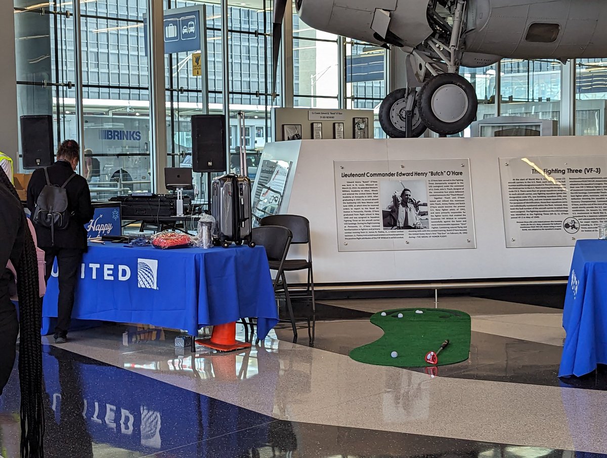 AOSafetyUAL's tweet image. We have O&apos;Hare above-the-wing #safetyfair going today at terminal 2! If you have a minute, come check us out! There are giveaways, #WhyIWorkSafe badges, music, popcorn 🍿 and a mini golf station?! @OrdSafetyUnited  #nosmallrolesinsafety