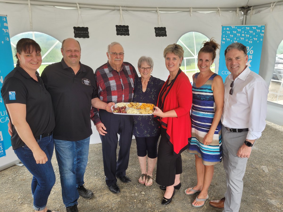 Minister Bibeau met with #CdnAg producers yesterday to talk about the ag sector in N.B.. She then visited La Fromagerie de la République’s cheese factory and the Cormier Producteurs de legumes farm.