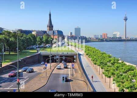 #Xalapa Ciudad de las Flores? 

Les recomiendo leer mi artículo sobre el los árboles que fueron derribados en la Av. Lázaro Cárdenas en Xalapa, un ecocidio a la vista de todos: 

m.facebook.com/story.php?stor…