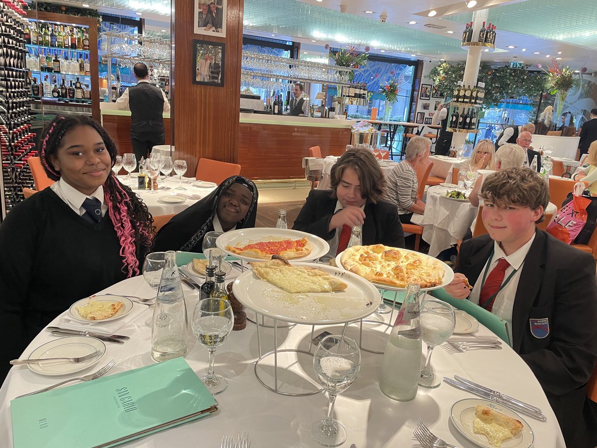 Great end to the year. We were invited to a meal at @SanCarlo_Group by Chef Gary Periti & Sue, who are both from @sodexogroup. Gary has been working over the past few months with these 4 students. 🦞 was a popular choice! 😁👌 The food & service was amazing! @OasisMediaCity