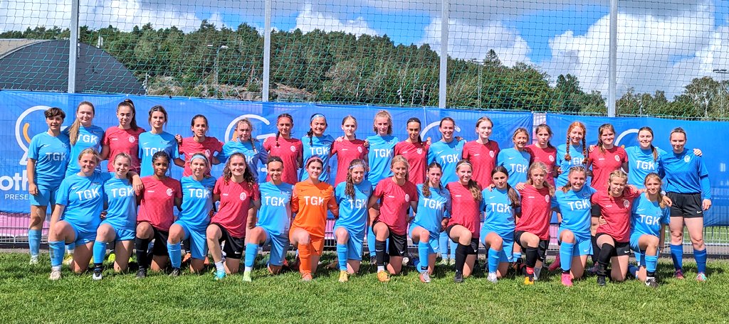 THISGIRLKICKS's tweet photo. 🇸🇪||𝐆𝐎𝐓𝐇𝐈𝐀 𝐂𝐔𝐏 𝟐𝟎𝟐𝟑

Another great test for us today in our third and final group stage fixture at the 𝐆𝐨𝐭𝐡𝐢𝐚 𝐂𝐮𝐩, against a very strong 🇩🇪 𝐄𝐢𝐦𝐬𝐛𝐮𝐭𝐭𝐞𝐥𝐞𝐫 𝐓𝐕 𝟐🤩

The entire group pulled together to secure a hard fought 𝟐-𝟎 win thanks to some great technical moments & a lot of hard graft & togetherness👏🏽

We have now successfully navigated the group stage to qualify for the 🅰️ 𝐏𝐥𝐚𝐲 𝐎𝐟𝐟𝐬 finishing 𝟏𝐬𝐭 in our group🏆

We play again in the 𝐑𝐨𝐮𝐧𝐝 𝐨𝐟 ���𝟐 at 𝟏𝟏𝟑𝟎  on Thursday against 🇸🇪 𝐐𝐯𝐢𝐝𝐢𝐧𝐠 𝐅𝐈𝐅 in our 𝐑𝐨𝐮𝐧𝐝 𝐨𝐟 𝟑𝟐 fixture⚽

#WeAreGothiaCup