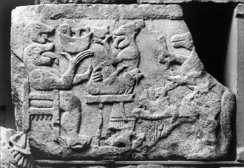 Paulisuki's tweet image. 🏺 ¿Un banquete infernal ibérico? 🔥

🔍El fascinante monumento de Pozo Moro en Chinchilla, Albacete, es un brillante vestigio de la cultura funeraria ibérica del siglo VI a.C. Sus relieves, acompañados de figuraciones zoomorfas protectoras, poseen un estilo orientalista. 

⬇️1/8