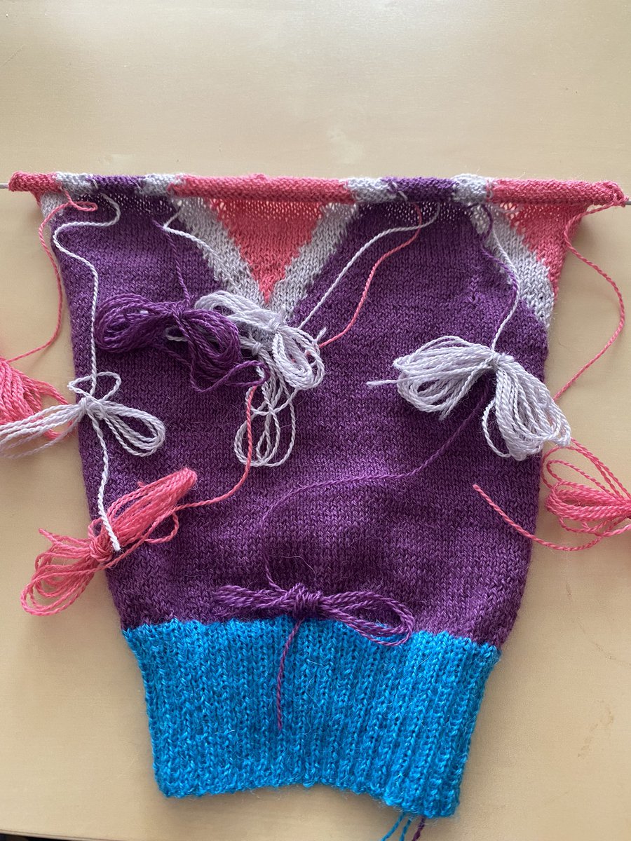 KnitWit78's tweet photo. And at first yawn she sensibly puts the fine lace down and gingerly steps away from it to go and read a book. It’s growing though! 

#knittingtwitter #wipwednesday https://t.co/IY9YkAS6od