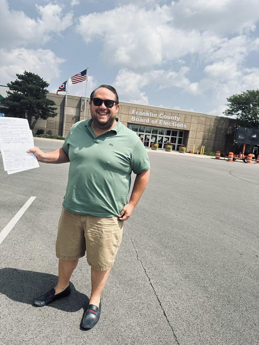 RossGoldsmith1's tweet photo. Officially submitted my petitions to be on the November ballot! Thank you to all my neighbors across #Gahanna for your support! @leapbarker and I celebrated by going to the @FranklinCoBOE to #VoteNoOnIssue1!

#GoldsmithForGahanna #ForGahanna #GoodGovernmentGeek #CityCouncil https://t.co/KIKai6OPIB