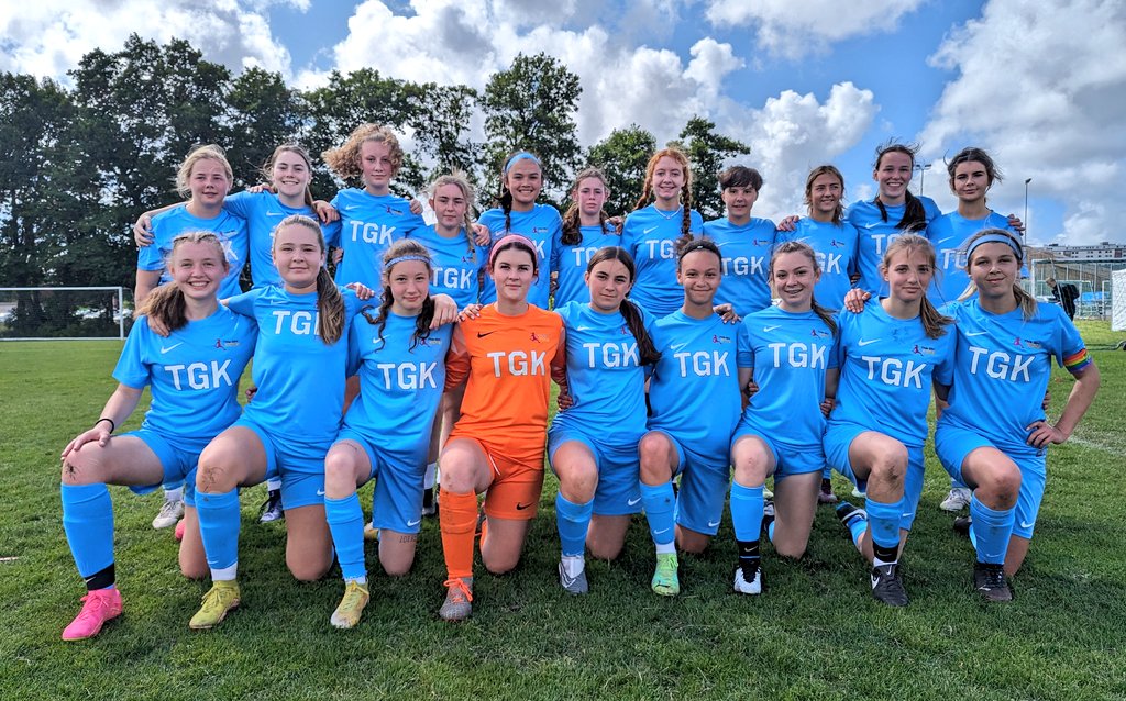 THISGIRLKICKS's tweet photo. 🇸🇪||𝐆𝐎𝐓𝐇𝐈𝐀 𝐂𝐔𝐏 𝟐𝟎𝟐𝟑

Another great test for us today in our third and final group stage fixture at the 𝐆𝐨𝐭𝐡𝐢𝐚 𝐂𝐮𝐩, against a very strong 🇩🇪 𝐄𝐢𝐦𝐬𝐛𝐮𝐭𝐭𝐞𝐥𝐞𝐫 𝐓𝐕 𝟐🤩

The entire group pulled together to secure a hard fought 𝟐-𝟎 win thanks to some great technical moments & a lot of hard graft & togetherness👏🏽

We have now successfully navigated the group stage to qualify for the 🅰️ 𝐏𝐥𝐚𝐲 𝐎𝐟𝐟𝐬 finishing 𝟏𝐬𝐭 in our group🏆

We play again in the 𝐑𝐨𝐮𝐧𝐝 𝐨𝐟 ���𝟐 at 𝟏𝟏𝟑𝟎  on Thursday against 🇸🇪 𝐐𝐯𝐢𝐝𝐢𝐧𝐠 𝐅𝐈𝐅 in our 𝐑𝐨𝐮𝐧𝐝 𝐨𝐟 𝟑𝟐 fixture⚽

#WeAreGothiaCup