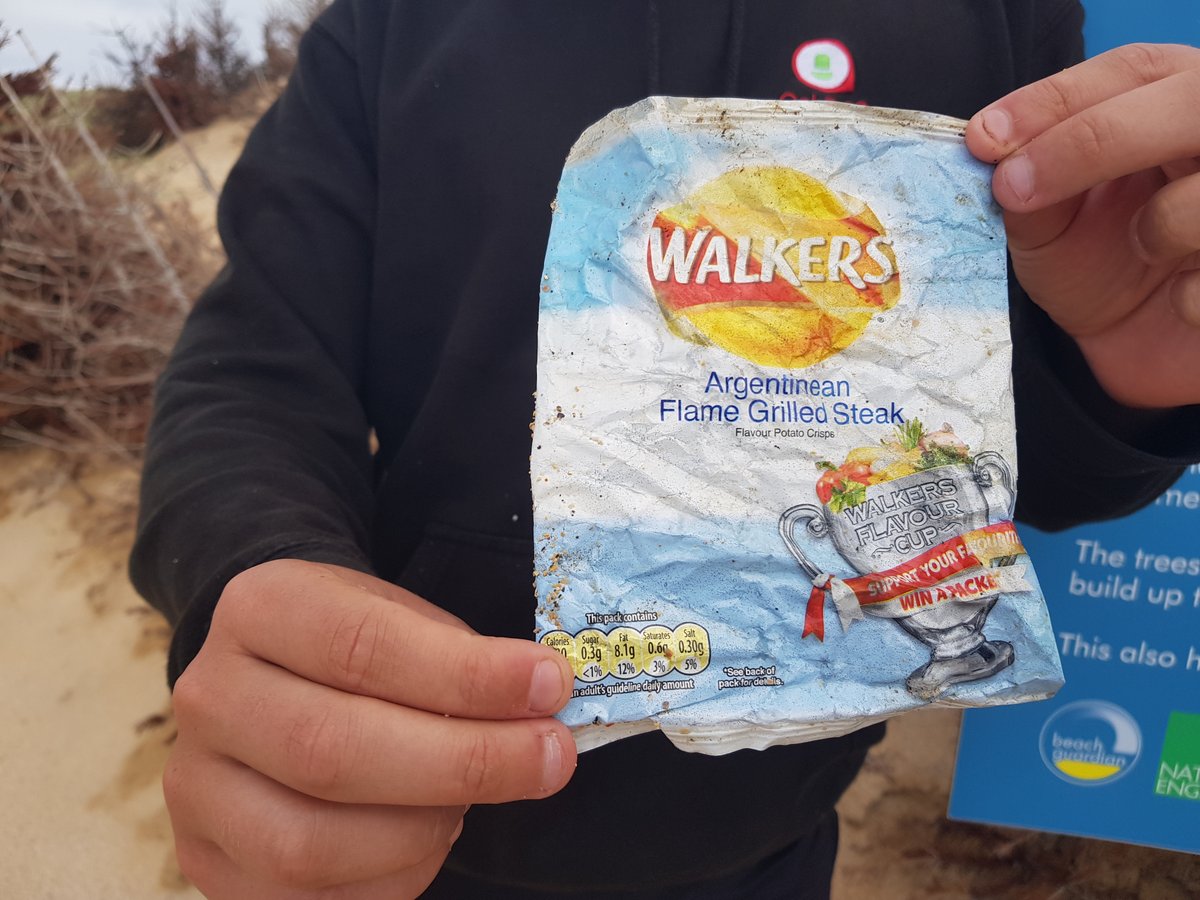 PlasticWaive's tweet photo. ๐ฎ Perfectly preserved plastic crisp packets from 1998 and 2010!
๐
Making the oldest one 25 years old, and the other from the 2010 World Cup! Proudly held up by Teaching Assistants Jimmy and Loretta...
#IAmABeachGuardian #ItStartsWithCommunity
#MS4S #MakingSpaceForSand #FiPL https://t.co/K3kM9K0gmY