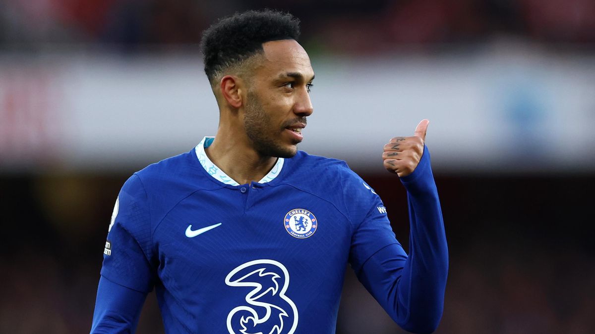 Qlever_r's tweet photo. Pour vous, Aubameyang pourrait remplacer dignement le magique Sanchez de cette année à l'OM ? https://t.co/AadrmMQIq5