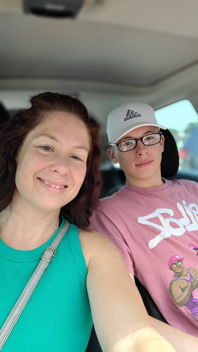 TheShalinaStacy's tweet photo. My boy is home from the Army and this Mama's heart is FULL! #imadehim #armynationalguard #proudmama https://t.co/E23AtA3Zja
