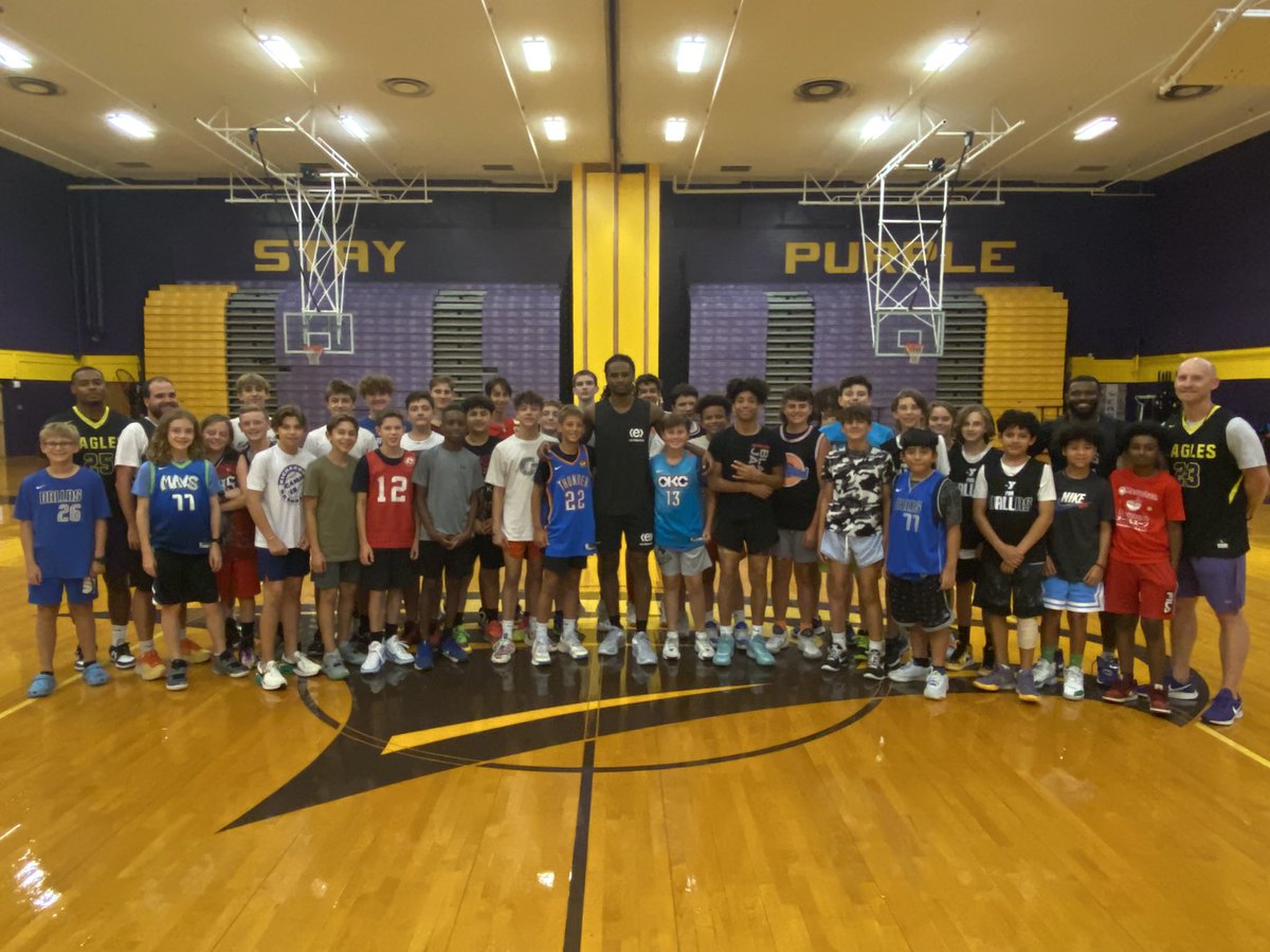 RHS_BoysBB's tweet photo. When the # 10 pick in the NBA draft @wallace_cason shows up at campโฆyou know itโs a good day! #Family #TheRich #OKCfans https://t.co/7u69DDGfWW