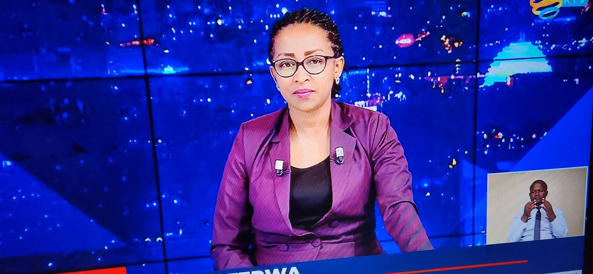 Oswald Oswakim (@oswaki) on Twitter photo Ikosora kuri <a href="/rbarwanda/">Rwanda Broadcasting Agency (RBA)</a>
Léoncie Kanzayire arasoma amakuru yambaye 2 microphones.
Usibye kuba bituma ijwi riba nta makemwa, binagaragara neza kbs.
Hakwiyongeraho ubwiza, ubuhanga n'ubwitonzi bwa Kanzayire, amata akabyara amavuta.
Ndizera ko ntakabije! 🤩 Ikosora kuri <a href="/rbarwanda/">Rwanda Broadcasting Agency (RBA)</a>
Léoncie Kanzayire arasoma amakuru yambaye 2 microphones.
Usibye kuba bituma ijwi riba nta makemwa, binagaragara neza kbs.
Hakwiyongeraho ubwiza, ubuhanga n'ubwitonzi bwa Kanzayire, amata akabyara amavuta.
Ndizera ko ntakabije! 🤩