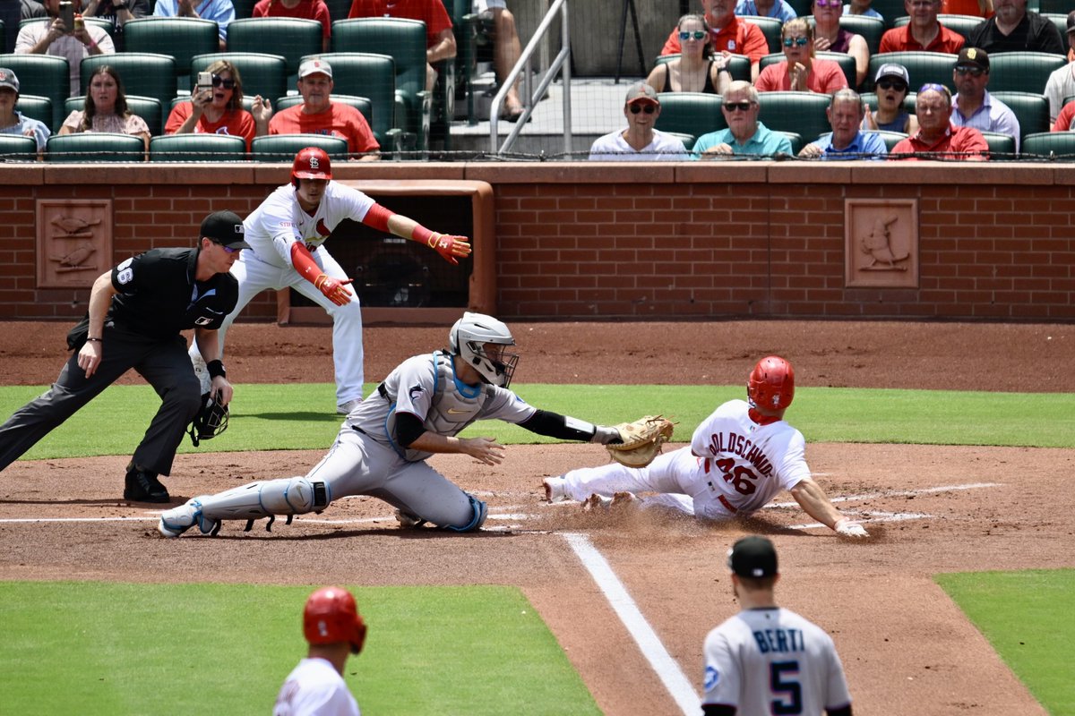 Cardinals's tweet photo. Ope, just gonna sneak right past you here

#STLCards https://t.co/Wr5oy0zwva
