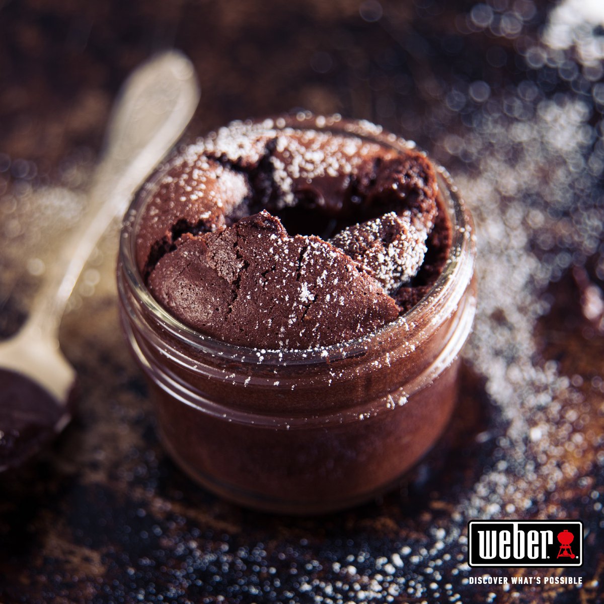 Experience rich chocolatey flavours with our twist on a traditional South African dessert. Once you've experienced this delightful treat, you’ll be sure to crave more. 😉 Try the Chocolate Malva Pudding here: weber.co.za/recipes/chocol… #weberbraaisa #grilldespitethechill