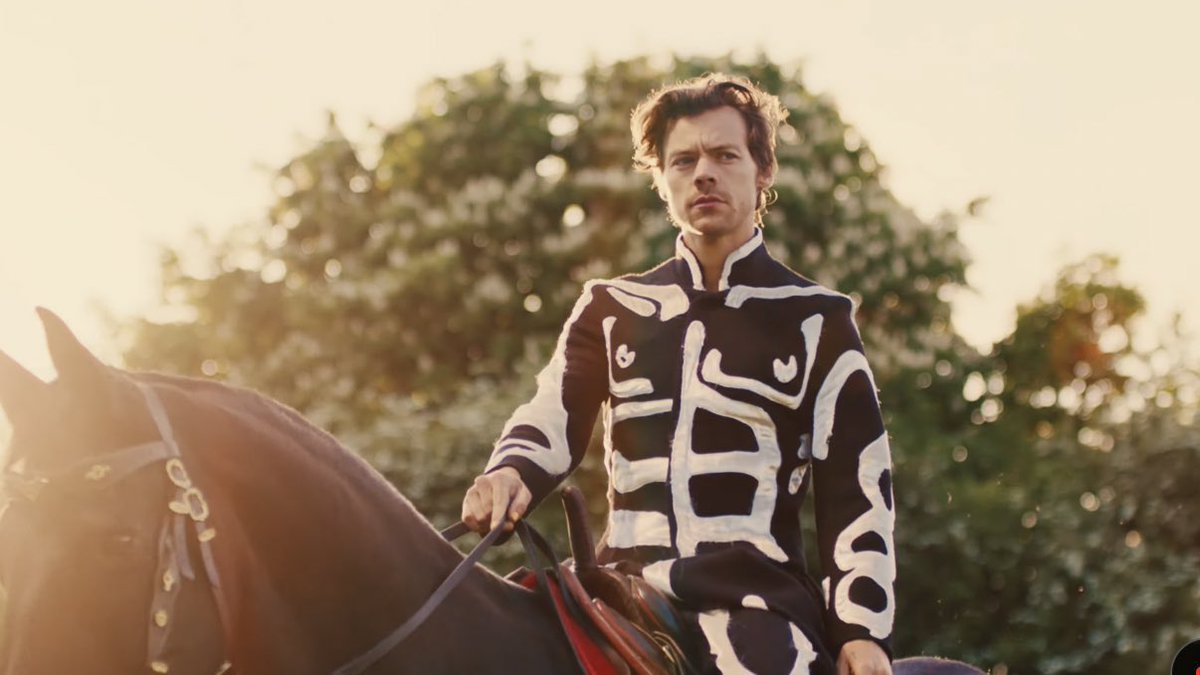 put this man in a period drama and make him a prince or a duke or a lord idc I’ll be his acting coach I just NEED it PLEASE