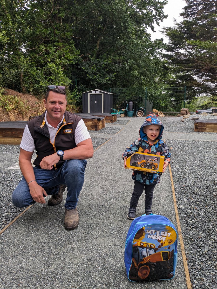 Ysgol Gynradd Waldo Williams (@ygwaldowilliams) on Twitter photo A MASSIVE thank you to one of our Y5 dads who single handedly built this AMAZING allotment for the school. So generous. We are VERY grateful and will open it officially in the autumn term with "Our Great Outdoors" learning context. <a href="/SchoolsPembs/">Blant Ysgolion Sir Benfro/Children & Schools Pembs</a> <a href="/PembsOutdoorSch/">@PembsOutdoorSch</a> A MASSIVE thank you to one of our Y5 dads who single handedly built this AMAZING allotment for the school. So generous. We are VERY grateful and will open it officially in the autumn term with "Our Great Outdoors" learning context. <a href="/SchoolsPembs/">Blant Ysgolion Sir Benfro/Children & Schools Pembs</a> <a href="/PembsOutdoorSch/">@PembsOutdoorSch</a>