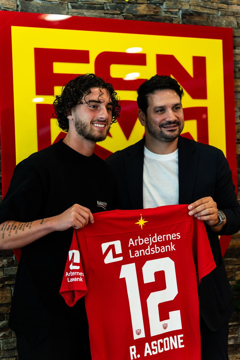 AlfonsoStelli's tweet photo. ✍🏼📃Deal Done 💥 🇮🇹🇫🇷
Rocco ASCONE @roccoascone signe pour les 5 prochaines saisons au @FCNordsjaelland 🇩🇰en provenance du LOSC @losclive 🇫🇷

Merci à toi Rocco, ta famille et aux clubs du LOSC-FC NORDSJAELLAND pour la confiance accordée - SBE Management https://t.co/xdyPsJDViL
