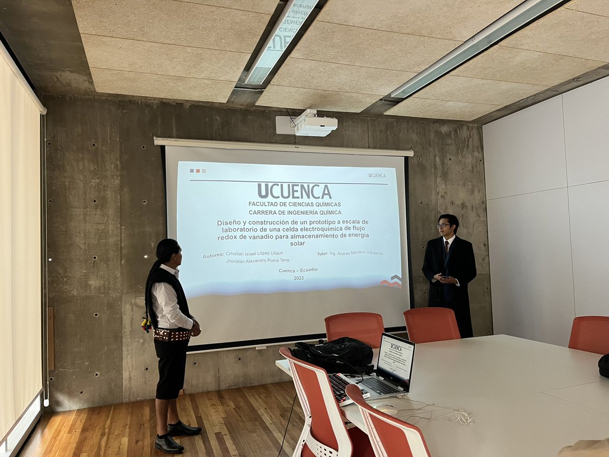 andrewlloyd_web's tweet photo. Trabajo de titulación presentado en la Facultad de Ciencias Químicas x parte d alumnos d la carrera de Ingeniería Química sobre almacenamiento de energía mediante un prototipo a escala de laboratorio de una celda electroquímica de flujo redox de vanadio… 💯 #microred @udecuenca https://t.co/f6llxjUoH6