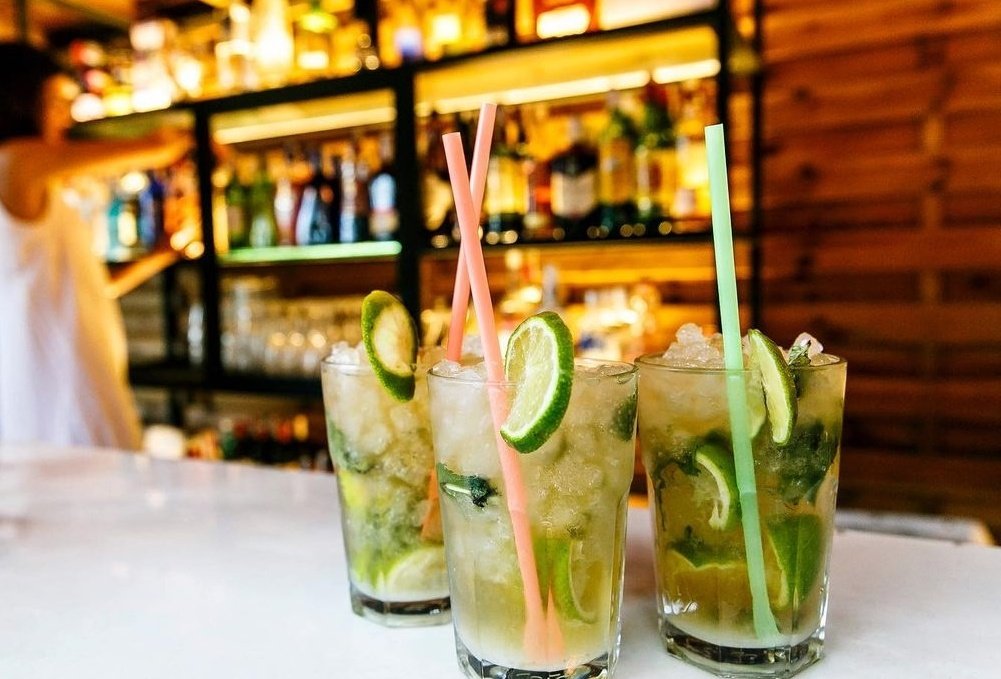 PuertoDeCuba's tweet photo. Se ha puesto la noche para beberse unos mojitos 🍹🍸
.
.
.

#copas #combinados #cocteleria #salierensevilla #Sevilla #baresdecopas #baresdesevilla #bares #PuertoDeCubaPremier https://t.co/MYVHqtbFnx