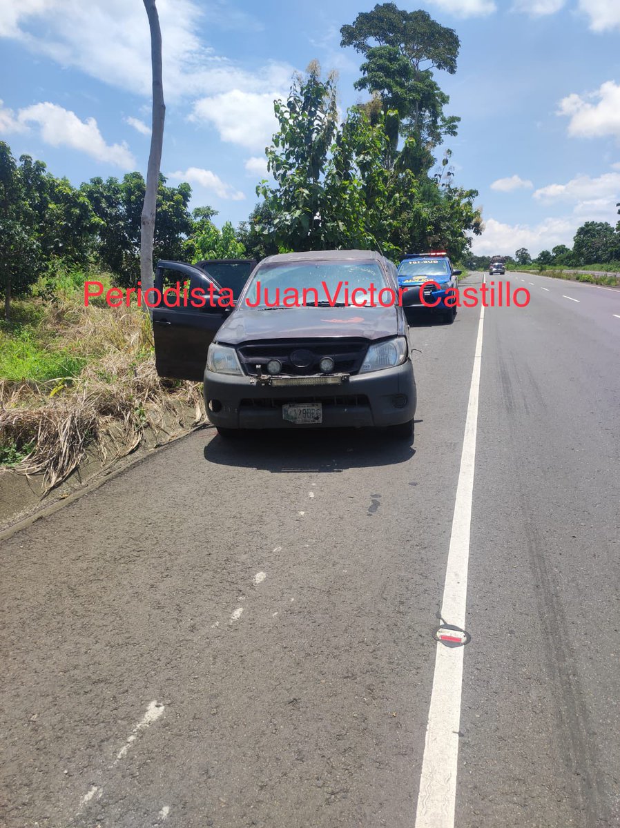 juanVictorCas1's tweet photo. #Urgente COMANDO ARMADO ASESINA A GUARDIAS DE PRESIDIOS Y RESCATA A PRIVADO DE LIBERTAD. Criminales emboscaron un vehículo del @Dgspg y asesinan a dos guardias de presidios y rescatan al reo German Eduardo Mazariegos López en el kilómetro 203 ruta a #Coatepeque #Quetzaltenango https://t.co/SiuUlTZUsz