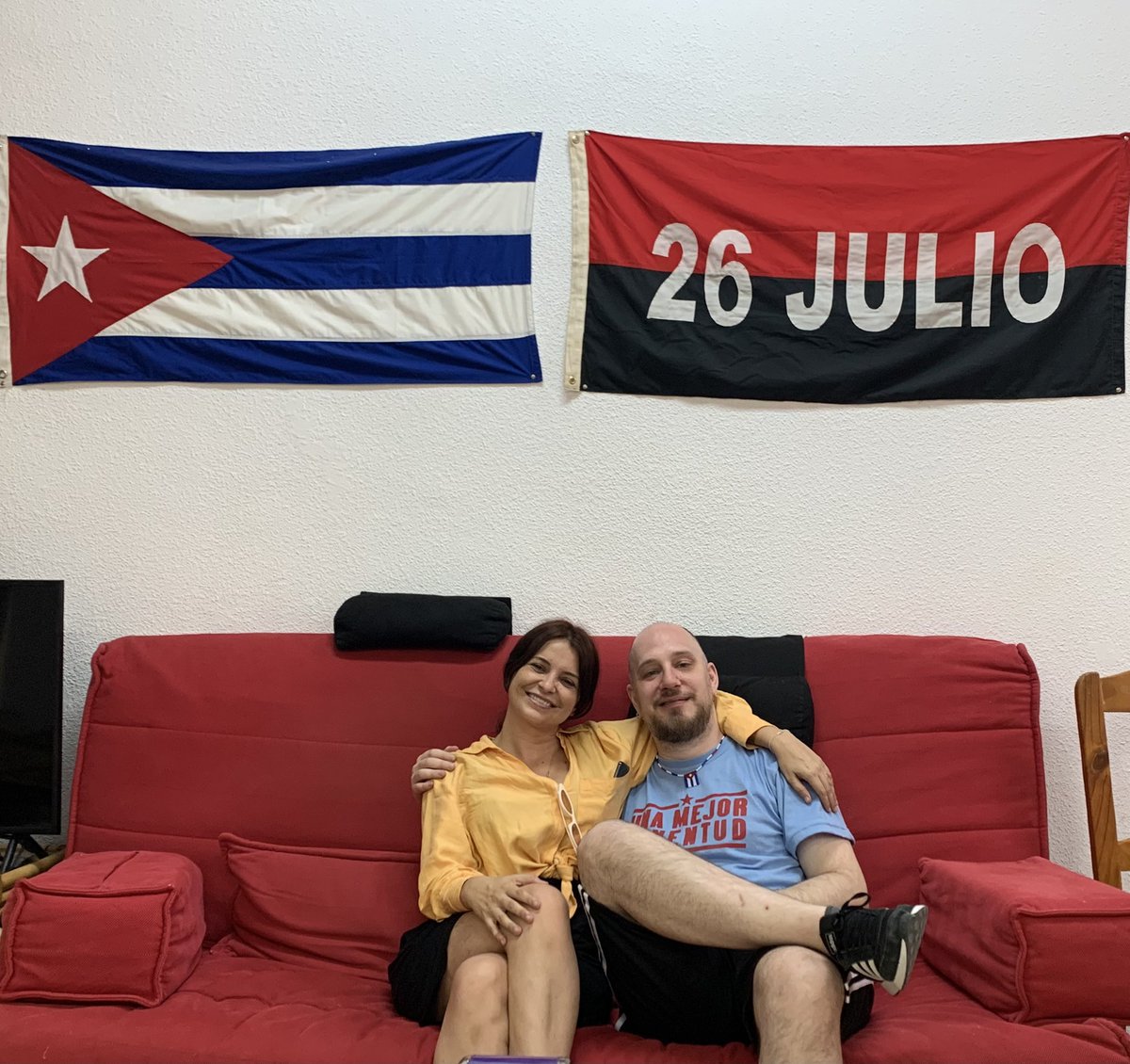 Robe_SanBlas's tweet photo. Ana Hurtado está en España de merecidas vacaciones y nos hemos juntado para ir calentando el #26deJulio, Día de la Rebeldía Nacional Cubana.

La gusanera infarta 😌😜

🔴 #70Moncada 
⚫️ #ConTodosLaVictoria https://t.co/fpatVoHM7T