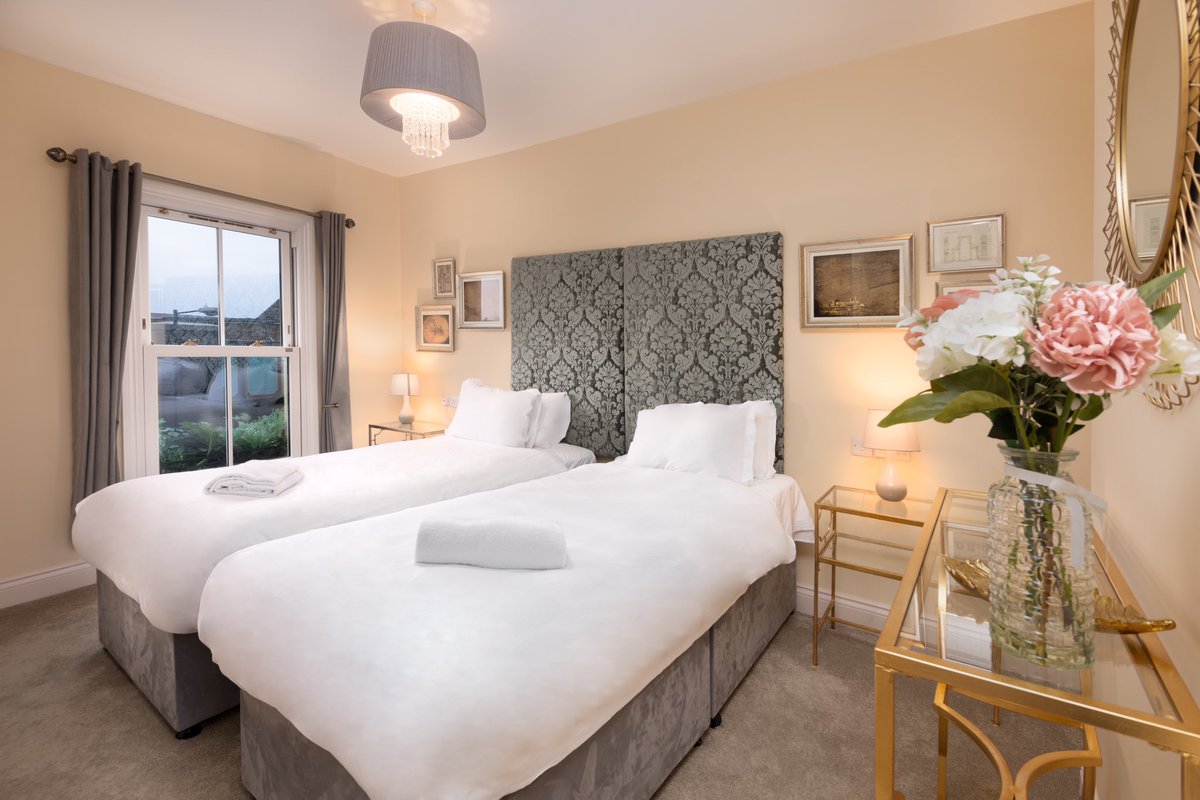 Room 8 - our Twin Room. 🛌 

Perfect for friends visiting <a href="/stonehenge/">stonehenge</a> or @salisburycathedral ! ⛪️ 

#tourism #salisbury #stonehenge